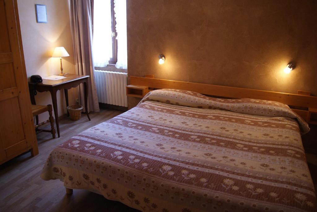 Logis Hotel De La Paix - Турню Стая снимка