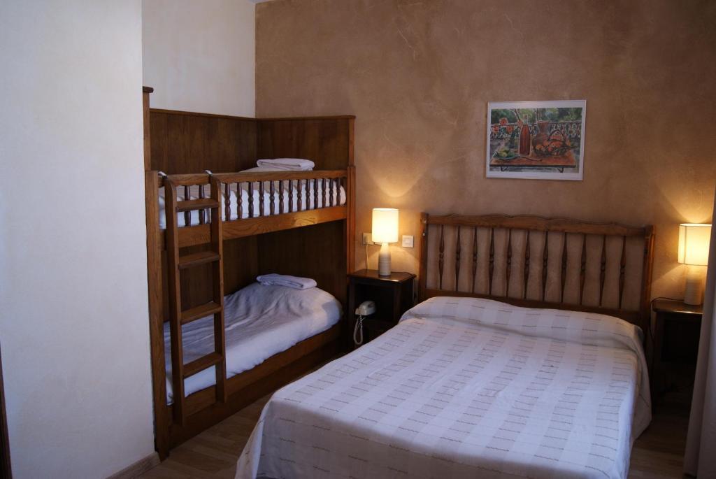 Logis Hotel De La Paix - Турню Стая снимка