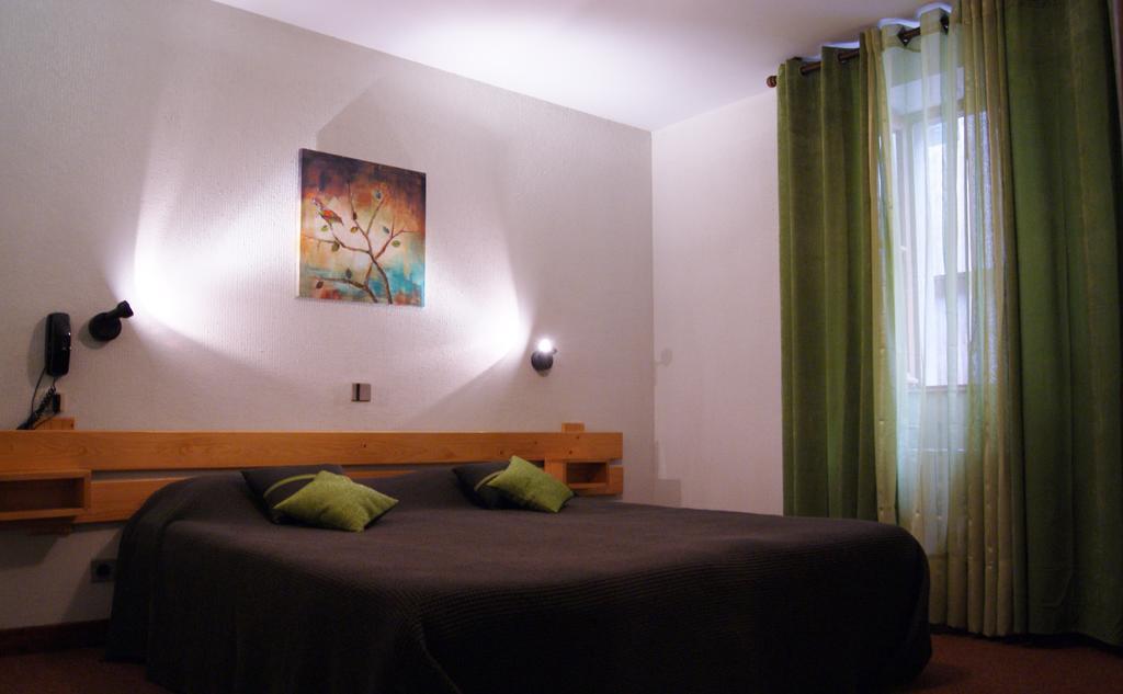 Logis Hotel De La Paix - Турню Стая снимка