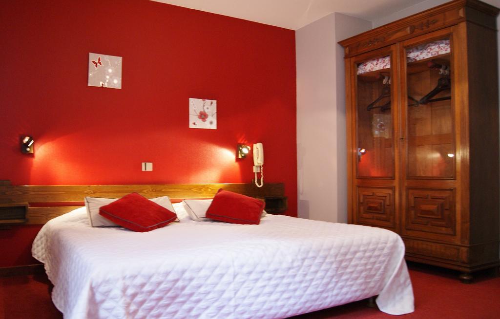 Logis Hotel De La Paix - Турню Стая снимка